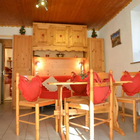 3 Pieces Pour 6 Personnes, Expose Sud, 4 Etoiles, Centre De Valloire. - Fr-1-263-404 Apartment *