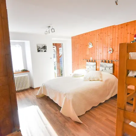 3 Pieces Pour 6 Personnes, Expose Sud, 4 Etoiles, Centre De Valloire. - Fr-1-263-404 * Valloire