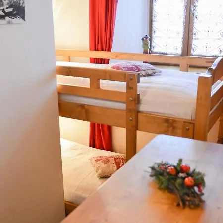 3 Pieces Pour 6 Personnes, Expose Sud, 4 Etoiles, Centre De Valloire. - Fr-1-263-404 Valloire