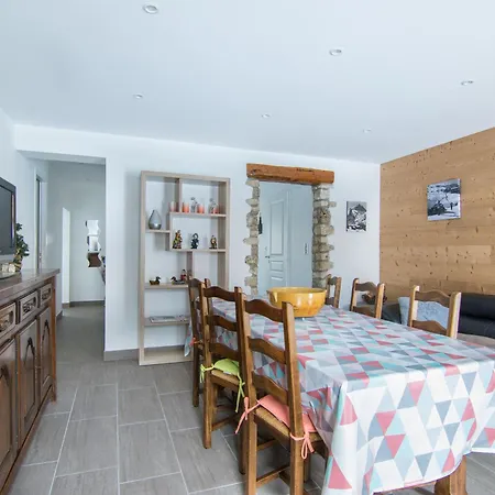 3 Pieces Pour 6 Personnes, Expose Sud, 4 Etoiles, Centre De Valloire. - Fr-1-263-404 Valloire